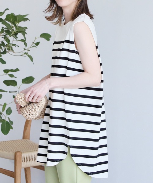 reca(レカ)の「ノースリーブボーダーカットソー(タンクトップ・レディース・グレイッシュベージュ/ブラック/オフホワイト/ラベンダー・M)」の2枚目の写真