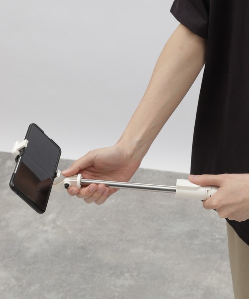 LAKOLE（ラコレ）の「リモコン付き自撮り棒 / 190465（スマホグッズ・レディース・アイボリー/ブルー/チャコール/カーキ・FREE）」の22枚目の写真