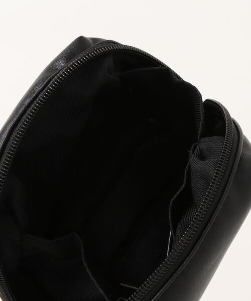 AZUL by moussy（アズールバイマウジー）の「中綿キルティングポーチ（ポーチ・レディース・アイボリー/ブルー/ブラック・FREE）」の4枚目の写真