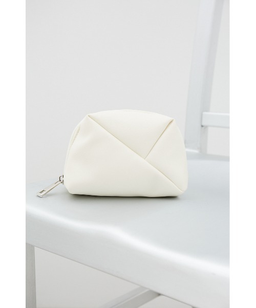 AZUL by moussy（アズールバイマウジー）の「中綿キルティングポーチ（ポーチ・レディース・アイボリー/ブルー/ブラック・FREE）」の2枚目の写真