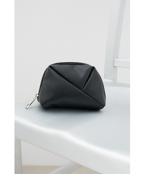 AZUL by moussy（アズールバイマウジー）の「中綿キルティングポーチ（ポーチ・レディース・アイボリー/ブルー/ブラック・FREE）」の3枚目の写真