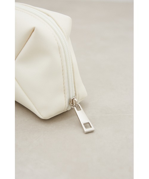 AZUL by moussy（アズールバイマウジー）の「中綿キルティングポーチ（ポーチ・レディース・アイボリー/ブルー/ブラック・FREE）」の16枚目の写真