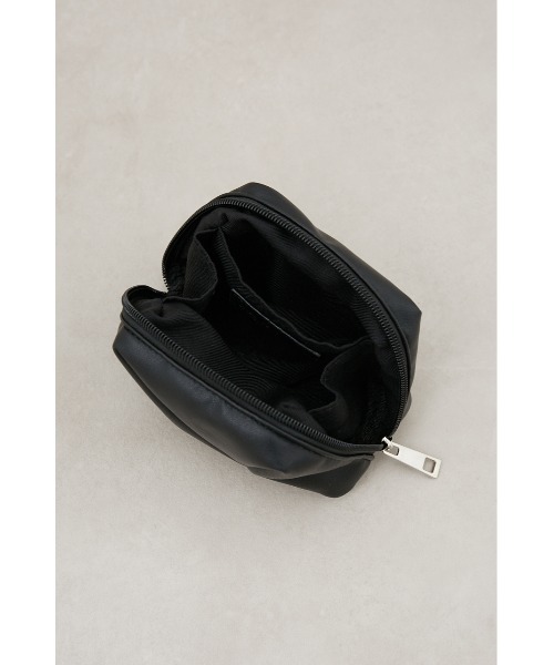 AZUL by moussy（アズールバイマウジー）の「中綿キルティングポーチ（ポーチ・レディース・アイボリー/ブルー/ブラック・FREE）」の7枚目の写真