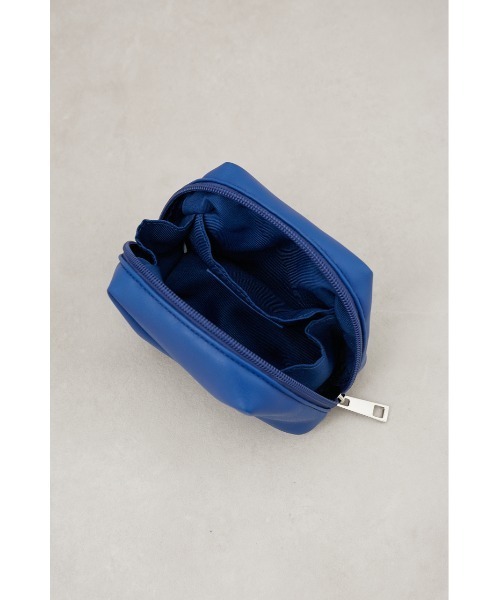 AZUL by moussy（アズールバイマウジー）の「中綿キルティングポーチ（ポーチ・レディース・アイボリー/ブルー/ブラック・FREE）」の12枚目の写真