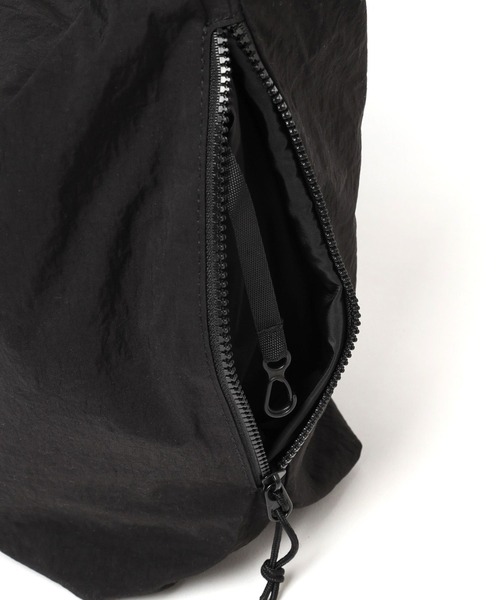 GLOBAL WORK(グローバルワーク)の「撥水ライトショルダー/909334(ショルダーバッグ・メンズ・ホワイト/ブラック/グレー/ライトグレー・FREE)」の18枚目の写真