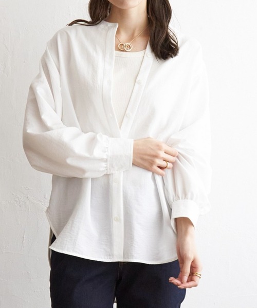 ikka（イッカ）の「前後2WAYバンドカラーシャツ（シャツ/ブラウス・レディース・オリーブ/チャコールグレー/その他1/オレンジ/オフホワイト・M/L/S）」の2枚目の写真