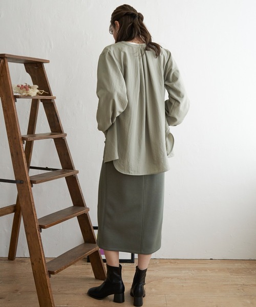 ikka（イッカ）の「前後2WAYバンドカラーシャツ（シャツ/ブラウス・レディース・オリーブ/チャコールグレー/その他1/オレンジ/オフホワイト・M/L/S）」の11枚目の写真