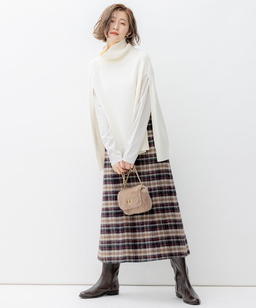 23区(ニジュウサンク)の「【洗える】ニット ポンチョ(ニット/セーター・レディース・ベージュ系/アイボリー系/グレー系・32)」の7枚目の写真