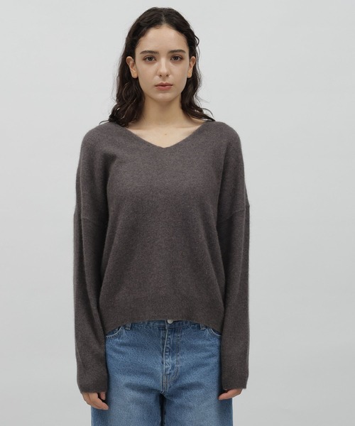 LAKOLE（ラコレ）の「12ゲージラクーンウールVネック / 908248（ニット/セーター・レディース・ベージュ/キャメル/チャコールグレー/ライトグレー・SMALL/MEDIUM）」の12枚目の写真