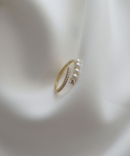 CEMONEMO（セモネモ）の「４連パール ビジュー フォークリング（リング・レディース・ゴールド/シルバー・FREE）」の7枚目の写真
