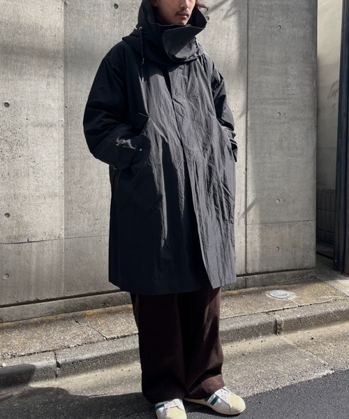 レオン掲載 Theory　パッカブルスプリングコート ブラック S SUPERTHANKS（スーパーサンクス）の「2WAYステンカラーコート（ユニ