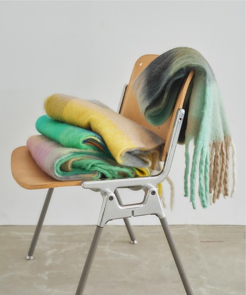 titivate（ティティベイト）の「チェックボリュームマフラー/ストール（マフラー・レディース・パープル/グリーン/イエロー/ブルー・FREE）」の4枚目の写真