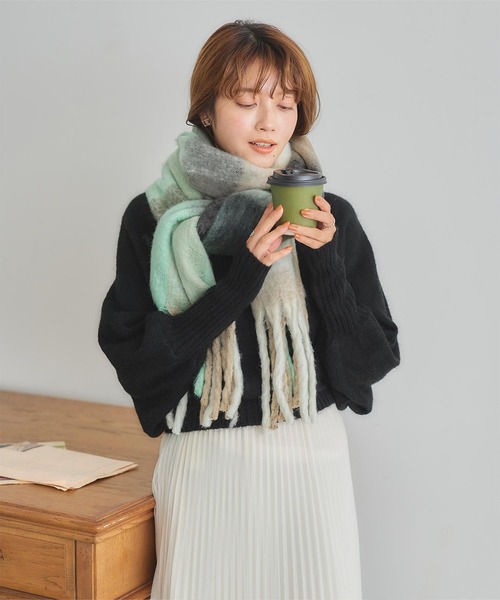 titivate（ティティベイト）の「チェックボリュームマフラー/ストール（マフラー・レディース・パープル/グリーン/イエロー/ブルー・FREE）」の9枚目の写真