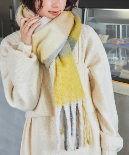 titivate（ティティベイト）の「チェックボリュームマフラー/ストール（マフラー・レディース・パープル/グリーン/イエロー/ブルー・FREE）」の13枚目の写真