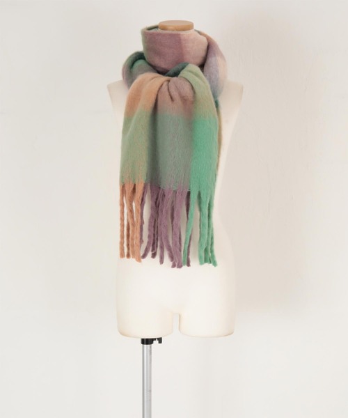 titivate（ティティベイト）の「チェックボリュームマフラー/ストール（マフラー・レディース・パープル/グリーン/イエロー/ブルー・FREE）」の17枚目の写真