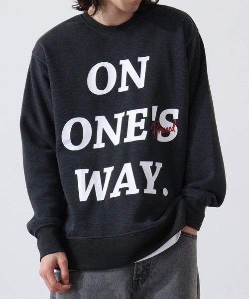 FUNALIVE(ファンアライブ)の「College logo print brushed lining sweatshirt / カレッジロゴ プリント 裏起毛トレーナー スウェット unisex(スウェット・メンズ・ネイビー系/アイボリー/チャコール/ホワイト/ブラック系1/ホワイト系/杢グレー/ベージュ/ブラック/グレー系/ブラック系2/ヘザーチャコール/グレイッシュベージュ/ブラック系3/ブラック系/チャコールグレー/グリーン系1/ネイビー/グリーン/ベージュ系・XL/M/L)」の1枚目の写真
