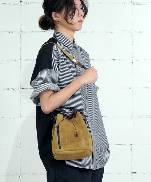 AS2OV（アッソブ）の「AS2OV アッソブ WATER PROOF SUEDE DRAWSTRING BAG 巾着 バッグ（ショルダーバッグ・メンズ・グレー/カーキ/ブラック/ターコイズブルー/キャメル・FREE）」の22枚目の写真