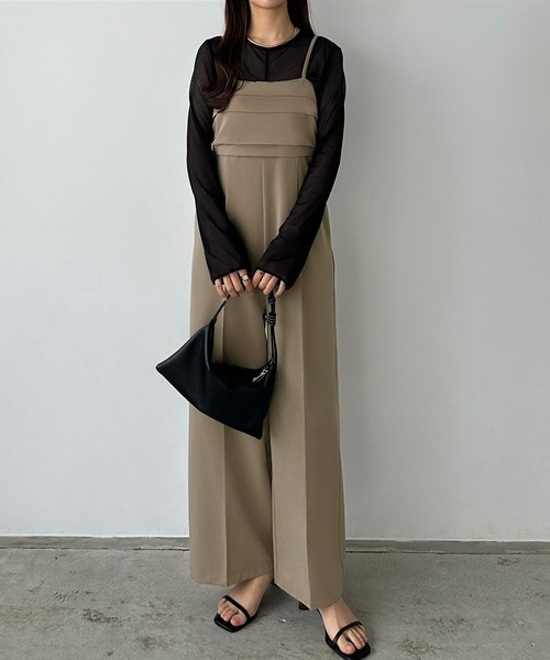 callautia（カラウティア）の「タックデザインワイドサロペット（サロペット/オーバーオール・レディース・グレー/ダークベージュ/ブラック・LARGE/MEDIUM/SMALL）」の6枚目の写真