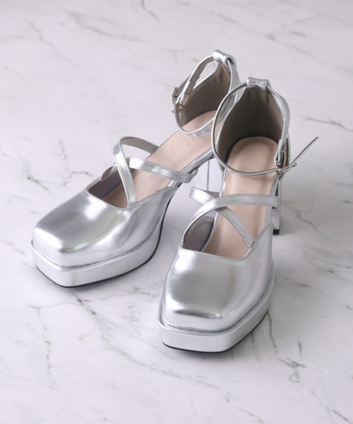 VIVIAN（ヴィヴィアン）の「厚底プラットフォームクロスストラップパンプス ZOZOTOWN+オフィシャルサイト限定商品（パンプス・レディース・ホワイト/ブラック/シルバー/ワンウォッシュ/ブラック系その他・S/M/L）」の5枚目の写真