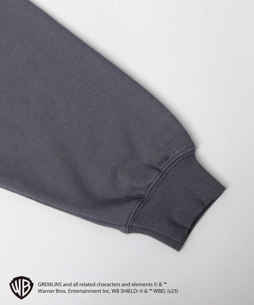 A.M.S.（エーエムエス）の「GREMRINS グレムリン バンドTシャツ風 ギズモプリント 裏パイル クルーネック スウェット トレーナー（Tシャツ/カットソー・メンズ・ヘザーグレー/スミクロ・L/M）」の18枚目の写真
