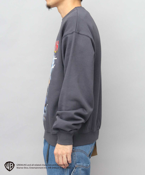 A.M.S.（エーエムエス）の「GREMRINS グレムリン バンドTシャツ風 ギズモプリント 裏パイル クルーネック スウェット トレーナー（Tシャツ/カットソー・メンズ・ヘザーグレー/スミクロ・L/M）」の8枚目の写真
