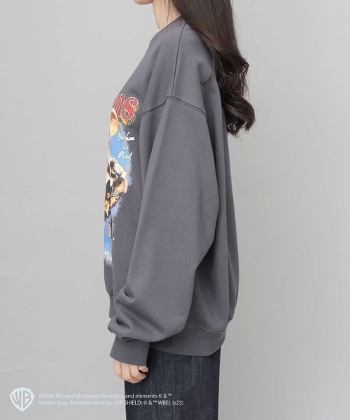A.M.S.（エーエムエス）の「GREMRINS グレムリン バンドTシャツ風 ギズモプリント 裏パイル クルーネック スウェット トレーナー（Tシャツ/カットソー・メンズ・ヘザーグレー/スミクロ・L/M）」の19枚目の写真