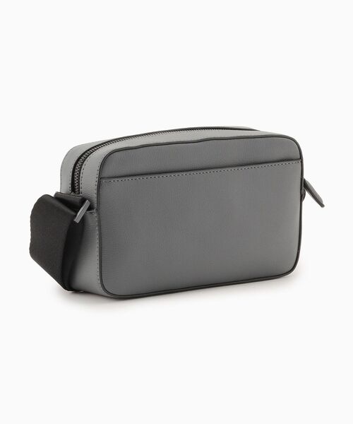 Calvin Klein(カルバン・クライン)の「アイコニックプラーク カメラバッグ(ショルダーバッグ・メンズ・グレー・FREE)」の2枚目の写真