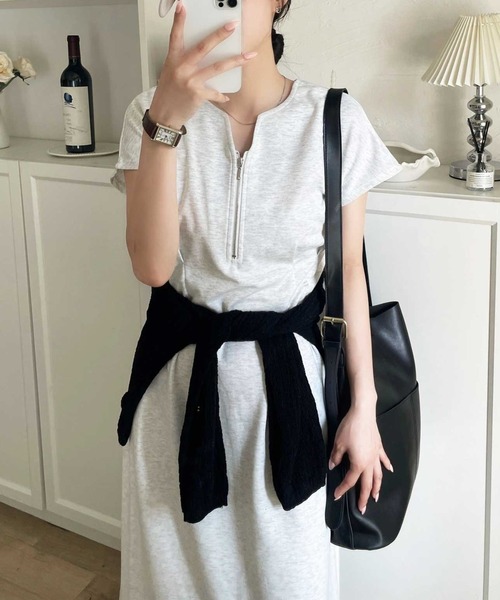 GeeRA（ジーラ）の「着痩せしたいならこれ！前後2WAYハーフジップキーネックフロントタックワンピース（ワンピース・レディース・チャコール/ブラック/モカ/オートミール/ネイビー・SMALL/MEDIUM/LARGE/X-LARGE）」の4枚目の写真