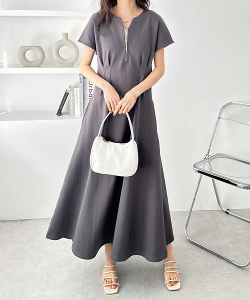 GeeRA（ジーラ）の「着痩せしたいならこれ！前後2WAYハーフジップキーネックフロントタックワンピース（ワンピース・レディース・チャコール/ブラック/モカ/オートミール/ネイビー・SMALL/MEDIUM/LARGE/X-LARGE）」の21枚目の写真