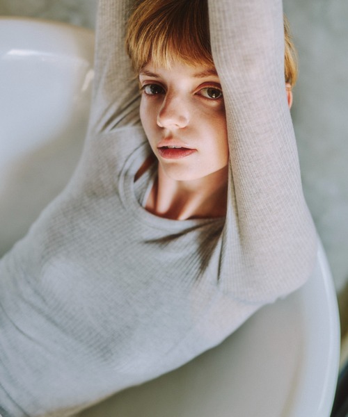 Priv. Spoons Club（プライベートスプーンズクラブ）の「cashmere silk blend long sleeve / カシミヤシルクブレンド Uネック長袖リブカットソー（トップス単品/セットアップ可能）（Tシャツ/カットソー・レディース・ブラック/グレー・FREE）」の17枚目の写真