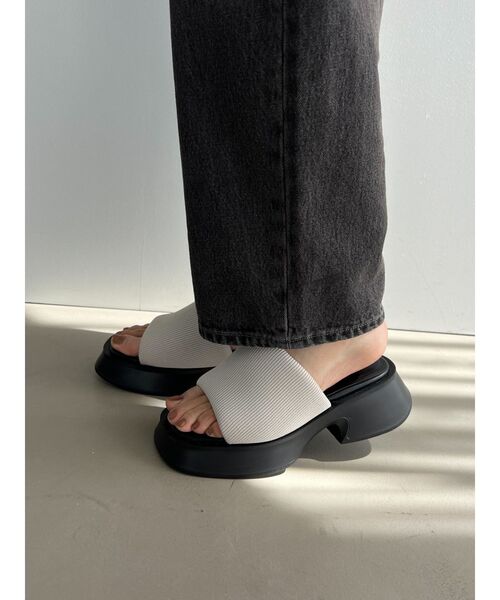 EMODA（エモダ）の「ニットワイドバンドサンダル（サンダル・レディース・ブラウン/アイボリー/ブラック・SMALL/MEDIUM/LARGE）」の16枚目の写真