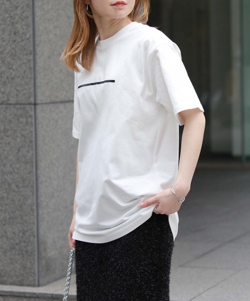 HER CLOSET(ハークローゼット)の「【shemoshelly】WEB限定箔ラインロゴTシャツ(Tシャツ/カットソー・レディース・ホワイト×ブラック/ブラック×シルバー/オフホワイト・M/L/S)」の12枚目の写真