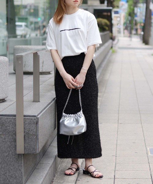 HER CLOSET(ハークローゼット)の「【shemoshelly】WEB限定箔ラインロゴTシャツ(Tシャツ/カットソー・レディース・ホワイト×ブラック/ブラック×シルバー/オフホワイト・M/L/S)」の11枚目の写真