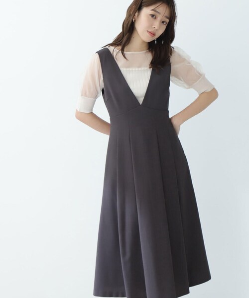 NATURAL BEAUTY BASIC(ナチュラルビューティーベーシック)の「◇Vネックタックフレアジャンスカ(ジャンパースカート・レディース・ベージュ/チャコールグレー・SMALL/MEDIUM)」の16枚目の写真