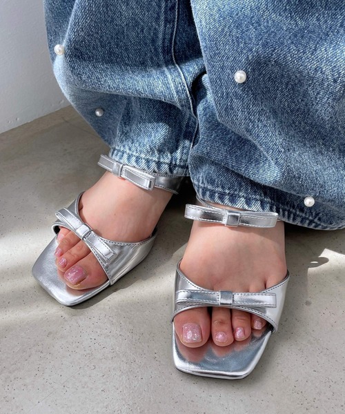 Heather(ヘザー)の「Wリボンサンダル 113311(サンダル・レディース・アイボリー/ブラック/シルバー・M/L)」の3枚目の写真