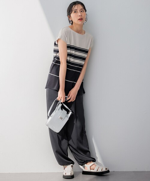 23区 L(ニジュウサンクオオキイサイズ)の「【洗える】ランダムボーダー フレンチスリーブ カットソー(Tシャツ/カットソー・レディース・ベージュ系1/ダークブラウン系1/ネイビー系1・44/46)」の4枚目の写真
