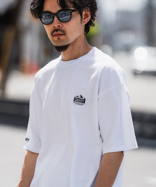 GERRY（ジェリー）の「【GERRY】別注 バックプリント/ワンポイント 刺しゅう 半袖Tシャツ（Tシャツ/カットソー・メンズ・ホワイト/ブラック系1/パープル系1/グレー系1/パープル/ブラック系/ブルー系/カーキ系/ブルー系1/カーキ系1/ブラック/カーキ/ホワイト系/ホワイト系1/ブルー/グレー/パープル系/グレー系/カーキ系2/ブラック系2/パープル系2/ブルー系2/グレー系3/グレー系2/ホワイト系2/ホワイト系3/ブラック系3/パープル系3/カーキ系3/ブルー系3・SMALL/MEDIUM/LARGE/X-LARGE）」の3枚目の写真