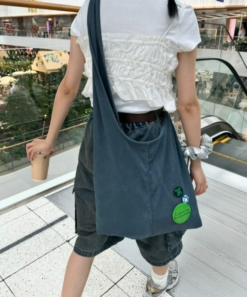 CIAOPANIC TYPY（チャオパニックティピー）の「【UNISEX】キャンバス缶バッチ付きショルダーバッグ（ショルダーバッグ・メンズ・ブラック/レッド/ネイビー・ONE SIZE）」の12枚目の写真