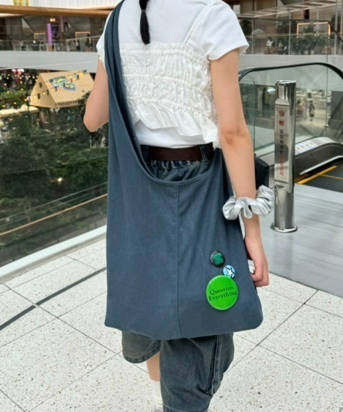 CIAOPANIC TYPY（チャオパニックティピー）の「【UNISEX】キャンバス缶バッチ付きショルダーバッグ（ショルダーバッグ・メンズ・ブラック/レッド/ネイビー・ONE SIZE）」の9枚目の写真