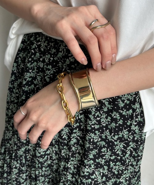 DouDou（ドゥドゥ）の「ワイドバングル（ブレスレット・レディース・ゴールド/シルバー・FREE）」の2枚目の写真