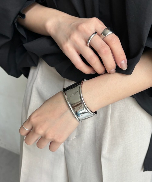 DouDou（ドゥドゥ）の「ワイドバングル（ブレスレット・レディース・ゴールド/シルバー・FREE）」の3枚目の写真