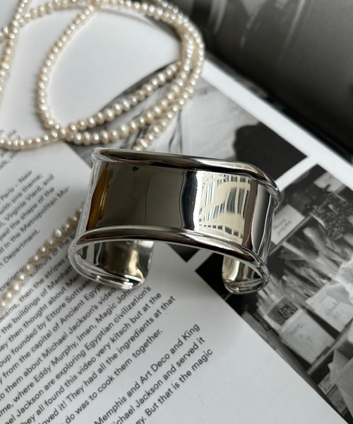 DouDou（ドゥドゥ）の「ワイドバングル（ブレスレット・レディース・ゴールド/シルバー・FREE）」の4枚目の写真