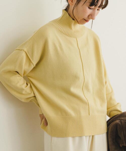 ITEMS URBANRESEARCH（アイテムズ アーバンリサーチ）の「ハイネックワイドニット（ニット/セーター・レディース・ブラック/ブラウン系その他/ホワイト系その他/ブルー系その他/オフホワイト/イエロー系その他/オレンジ・FREE）」の6枚目の写真