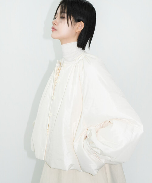 Bshop（ビショップ）の「eunoia | パディング ショートジャケット WOMEN（ノーカラージャケット・レディース・ブラック/クリーム・M）」の12枚目の写真