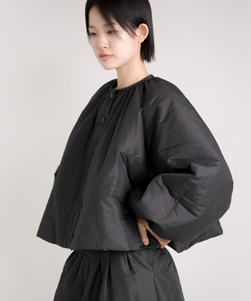 Bshop（ビショップ）の「eunoia | パディング ショートジャケット WOMEN（ノーカラージャケット・レディース・ブラック/クリーム・M）」の14枚目の写真