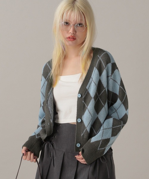 FOREVER 21（フォーエバー トゥエンティーワン）の「【2024FW】アーガイルニットカーディガン（カーディガン/ボレロ・レディース・ネイビー/グレー・FREE）」の18枚目の写真