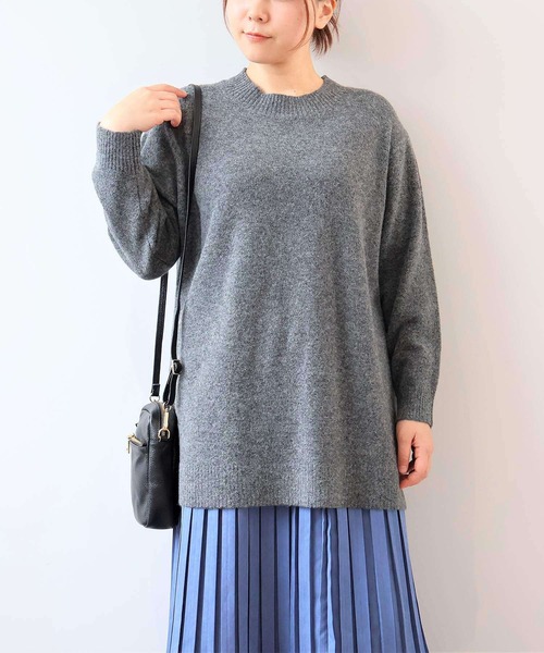 MB mint breeze（エムビーミントブリーズ）の「【LL～6L 大きいサイズ】【WEB/一部店舗限定】モックネックニットチュニック（ニット/セーター・レディース・ネイビー/ベージュ/ライトグレー/レッド/チャコールグレー/ブルー・LL/3L/4L/5L/6L）」の2枚目の写真