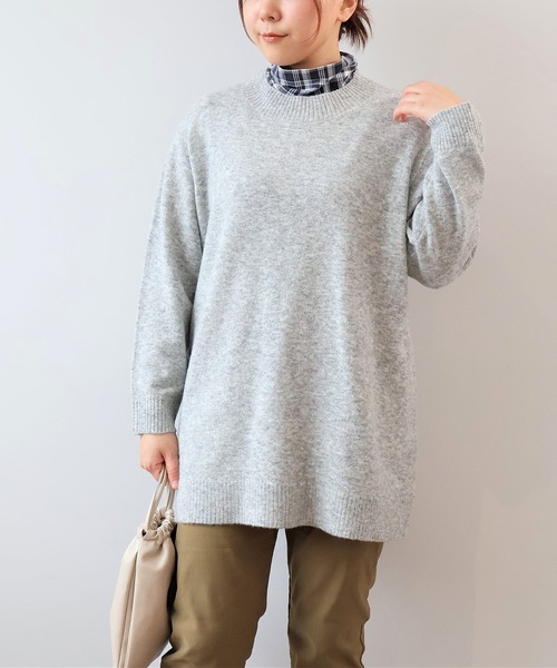 MB mint breeze（エムビーミントブリーズ）の「【LL～6L 大きいサイズ】【WEB/一部店舗限定】モックネックニットチュニック（ニット/セーター・レディース・ネイビー/ベージュ/ライトグレー/レッド/チャコールグレー/ブルー・LL/3L/4L/5L/6L）」の3枚目の写真