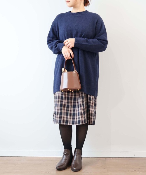 MB mint breeze（エムビーミントブリーズ）の「【LL～6L 大きいサイズ】【WEB/一部店舗限定】モックネックニットチュニック（ニット/セーター・レディース・ネイビー/ベージュ/ライトグレー/レッド/チャコールグレー/ブルー・LL/3L/4L/5L/6L）」の15枚目の写真