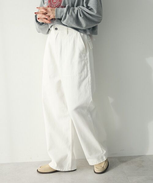 セール】【ユニセックス】ホワイトデニムベイカーパンツツ（デニム